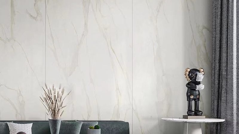 瓷砖十大品牌揭秘：普通瓷砖裂纹对比解析
